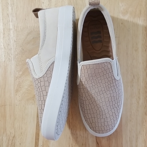 Sperry Women's Size 7 Ivory Pull-On Sneaker NWOT - Picture 3 of 6